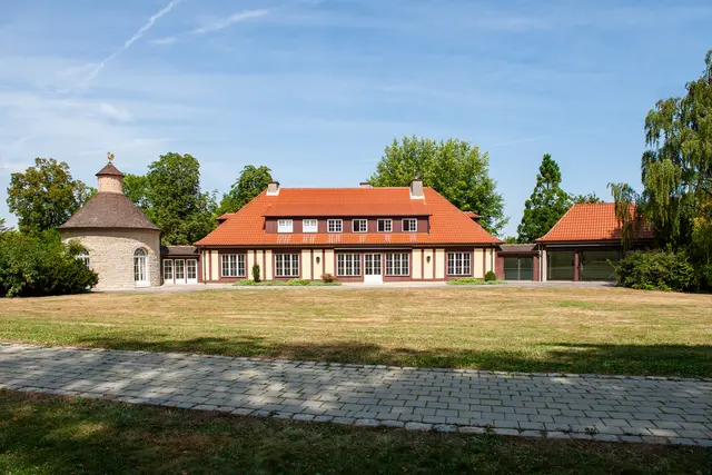 Villa Außenansicht (2)